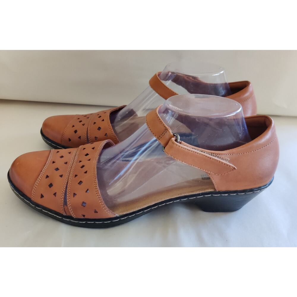 Women's Tan Cutout Low Heel Mary Jane Pumps